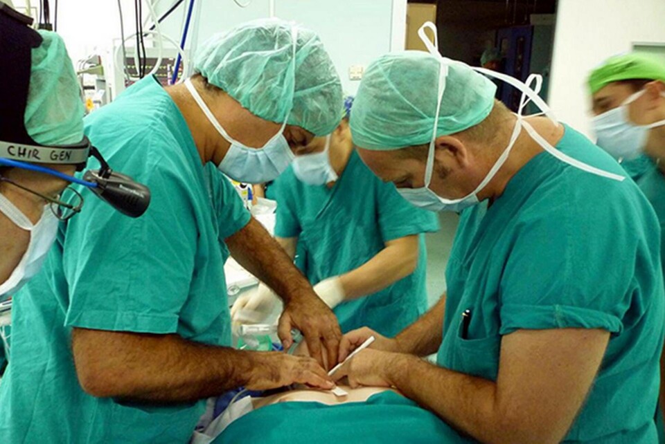 Fusk med cv:t och ett förbrukat förtroende efter etiskt tvivelaktigt agerande. Det gör att den italienske gästprofessorn Paolo Macchiarini inte får fortsätta sin anställning vid Karolinska institutet i Solna i Stockholm. Foto: New Press Photo/Splash News