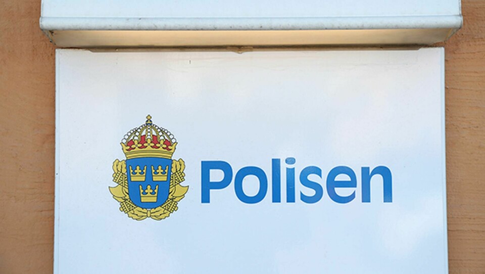 Enligt Polisförbundet var mannen sjuk och hade anmält det till arbetsgivaren. Men Polismyndigheten menar att han varit ogiltigt frånvarande. Foto: Jeppe Gustafsson / TT