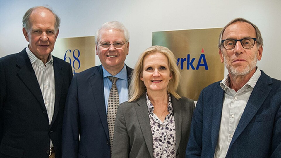 Prästernas fack träffade medlarna inför slutförhandlingarna om det nya avtalet. Från vänster:
Karl-Olof Stenqvist, medlare, Bror Holm, ordförande Kyrkans Akademikerförbund, Vibeke Hammarström, kansli- och förhandlingschef och Claes Stråth, medlare. Prästernas fack träffade medlarna inför slutförhandlingarna om det nya avtalet. Från vänster:
Karl-Olof Stenqvist, medlare, Bror Holm, ordförande Kyrkans Akademikerförbund, Vibeke Hammarström, kansli- och förhandlingschef och Claes Stråth, medlare.