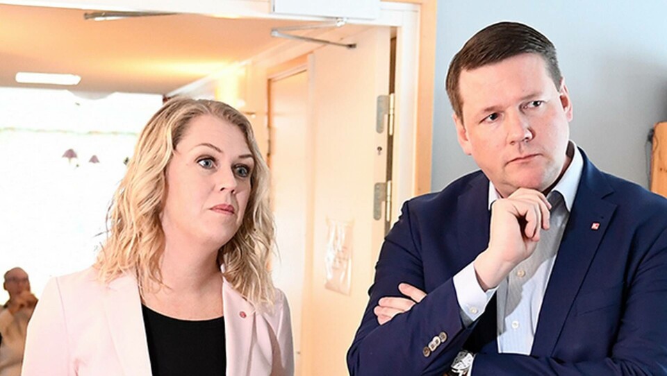 Socialminister Lena Hallengren (S) och Kommunals ordförande Tobias Baudin. Foto: Pontus Lundahl/TT Socialminister Lena Hallengren (S) och Kommunals ordförande Tobias Baudin. Foto: Pontus Lundahl/TT