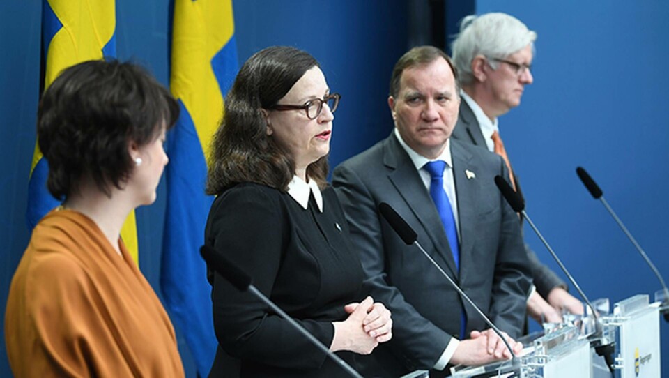 Matilda Ernkrans (S), minister för högre utbildning och forskning, Anna Ekström (S), utbildningsminister, statsminister Stefan Löfven (S) och generaldirektören för Folkhälsomyndigheten Johan Carlson under pressträffen i Stockholm. Foto: Fredrik Sandberg/TT