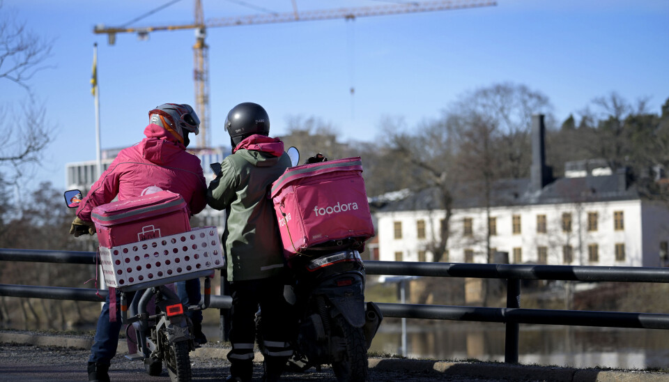 EU har beslutat om ett nytt direktiv för plattformsarbete. 'Frågan är hur alla dessa nya och svåra regler ska komma att landa i den nordiska modellen och på den svenska arbetsmarknaden', skriver artikelförfattarna.